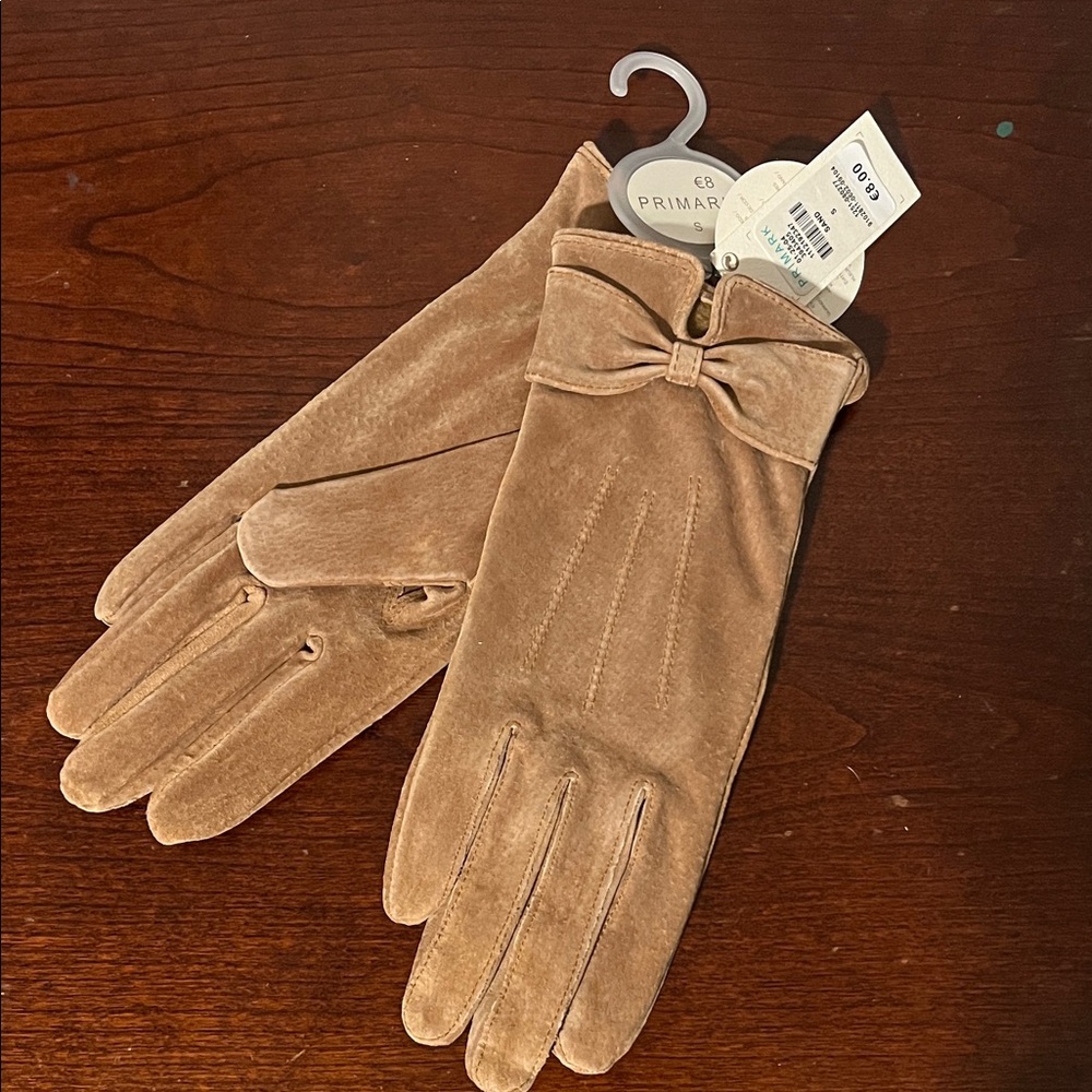 Primark Brown Suede Gloves with Bow